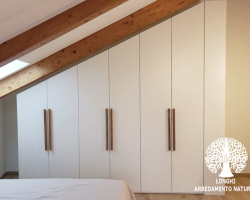 armadio mansardato realizzato su misura a Milano